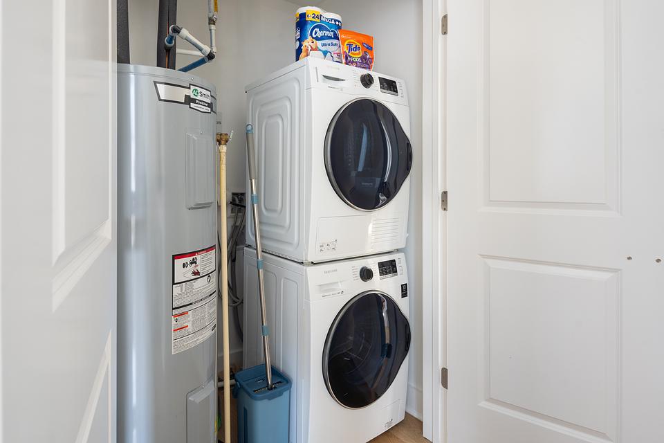 These photos are from another Landing in this building.