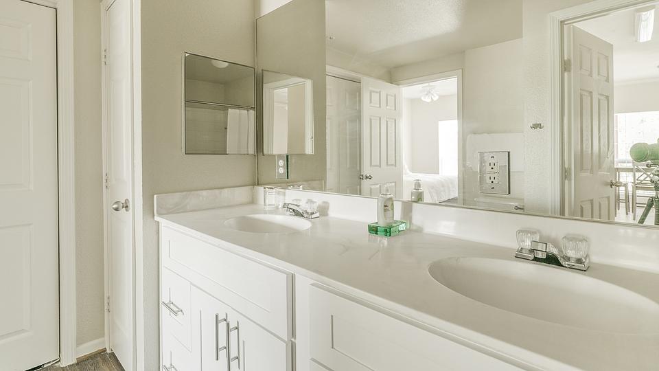 These photos are from another Landing in this building.