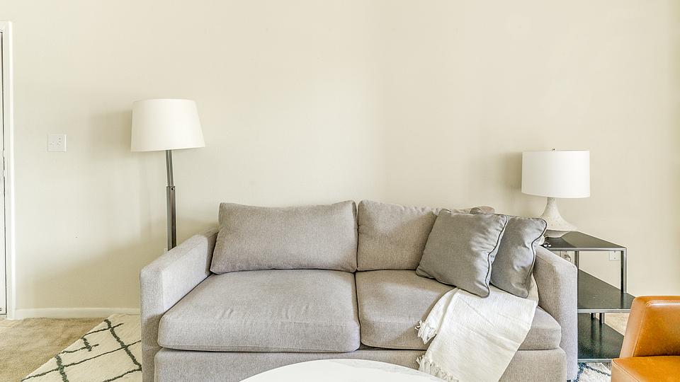 These photos are from another Landing in this building.