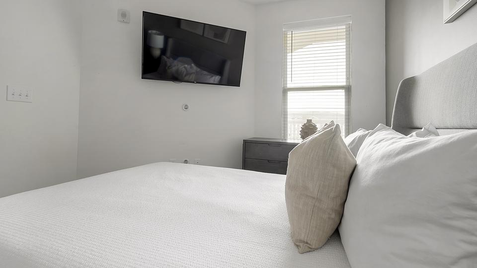 These photos are from another Landing in this building.