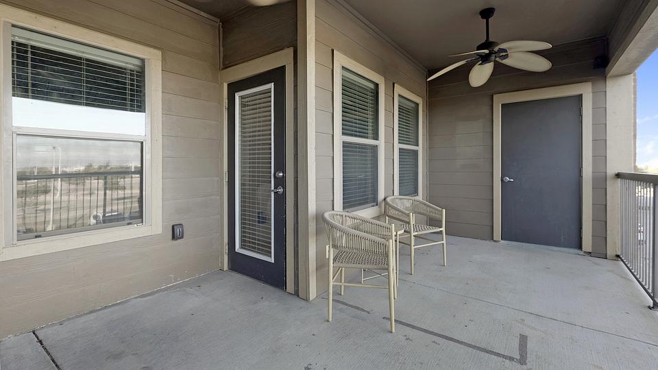 These photos are from another Landing in this building.