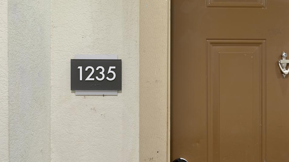 These photos are from another Landing in this building.