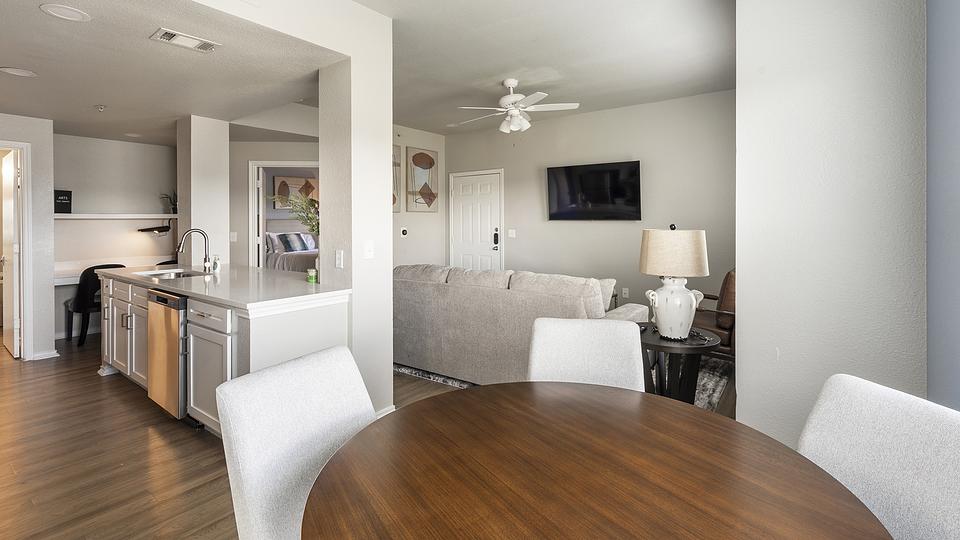 These photos are from another Landing in this building.