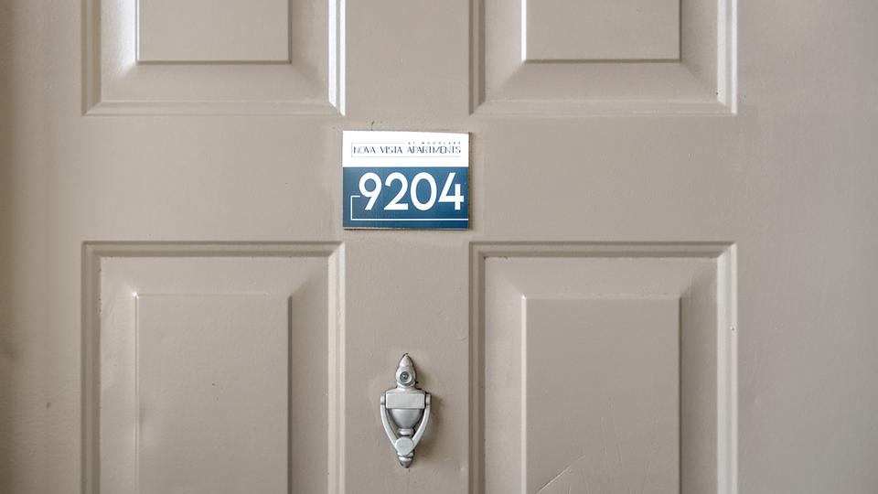 These photos are from another Landing in this building.