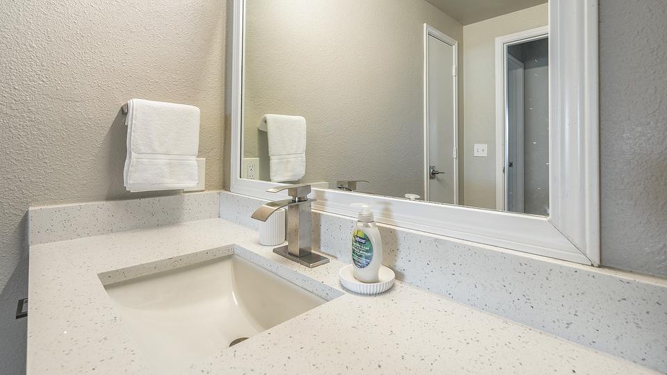 These photos are from another Landing in this building.