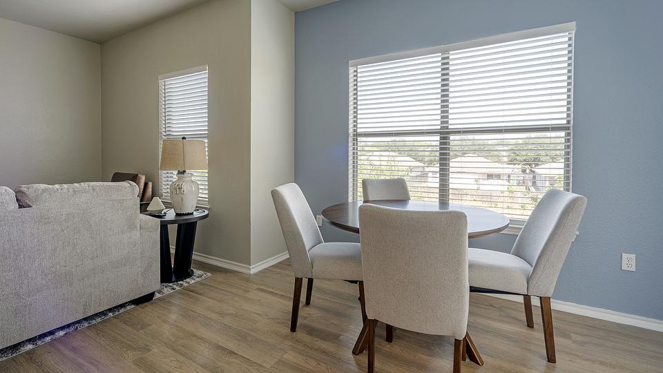 These photos are from another Landing in this building.