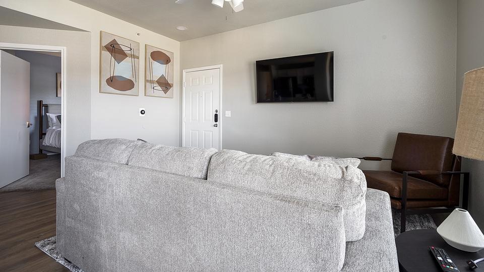 These photos are from another Landing in this building.