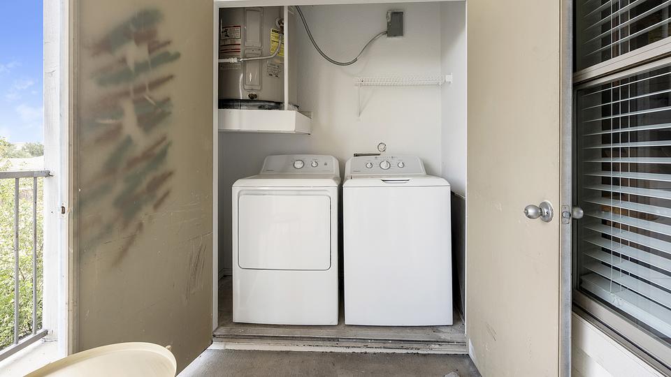 These photos are from another Landing in this building.