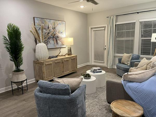 Palm Breeze Apartments