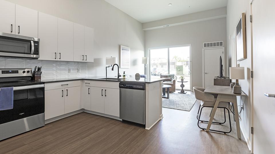 These photos are from another Landing in this building.