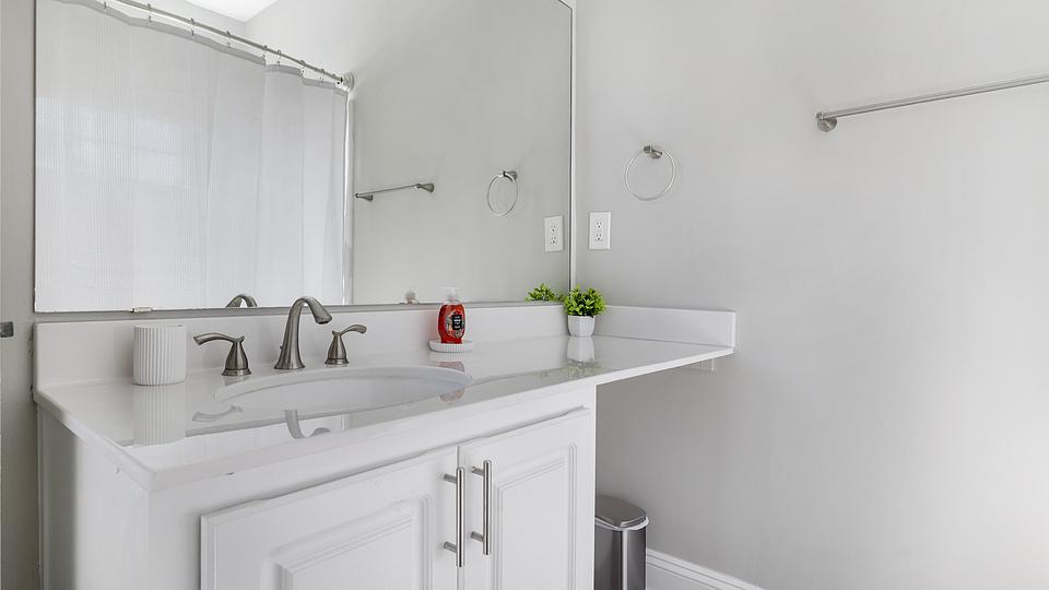 These photos are from another Landing in this building.