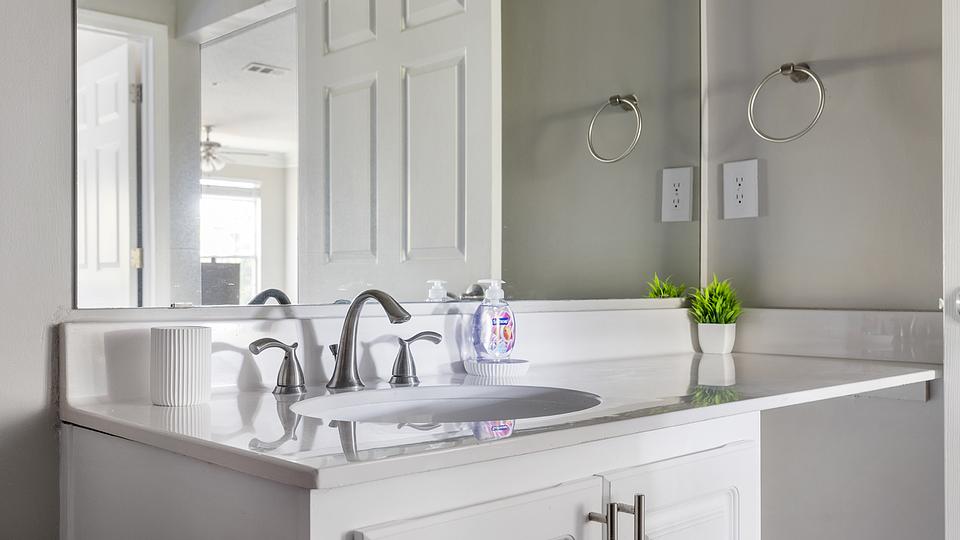 These photos are from another Landing in this building.