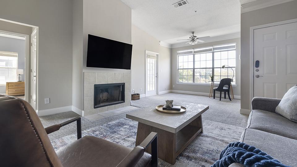 These photos are from another Landing in this building.