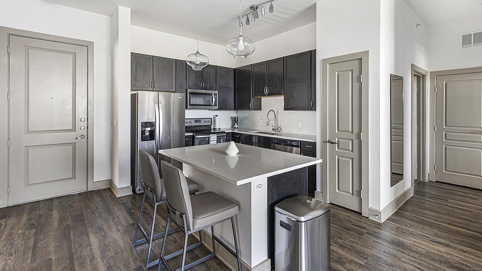 These photos are from another Landing in this building.