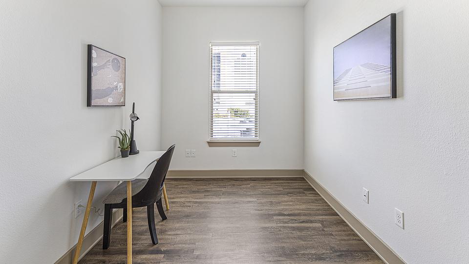 These photos are from another Landing in this building.