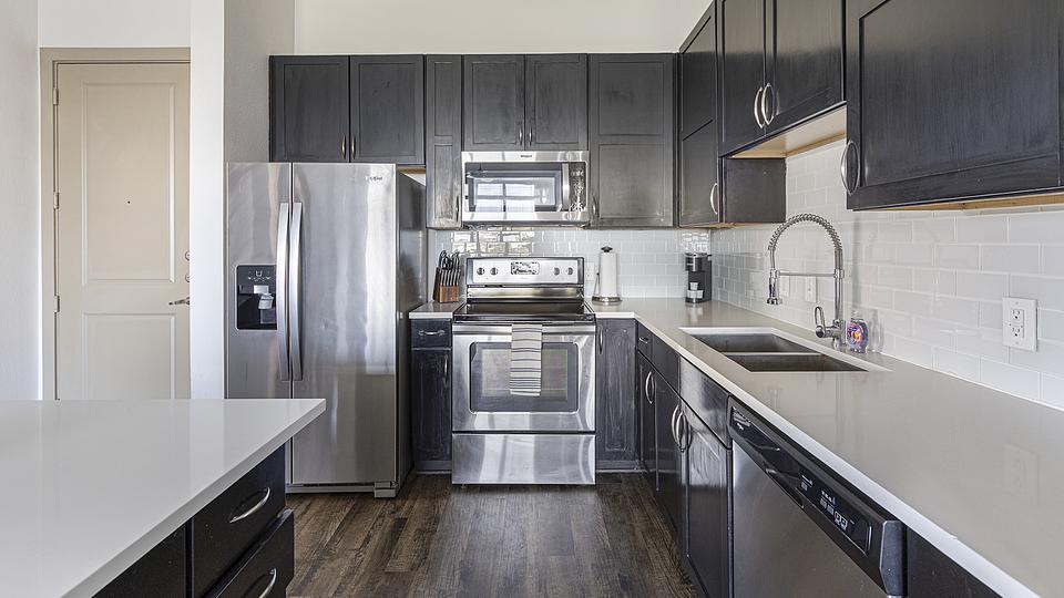 These photos are from another Landing in this building.