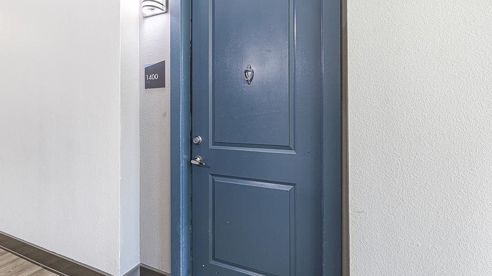 These photos are from another Landing in this building.