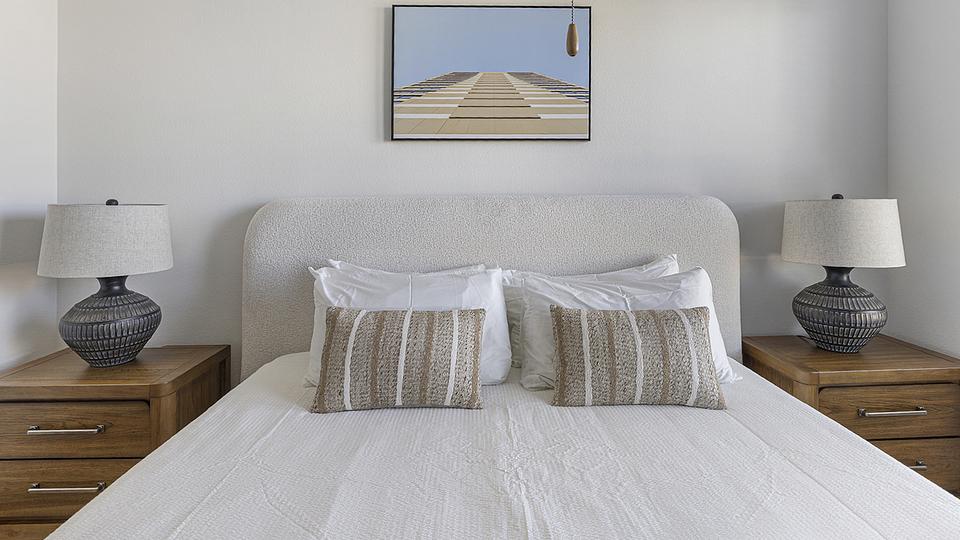 These photos are from another Landing in this building.