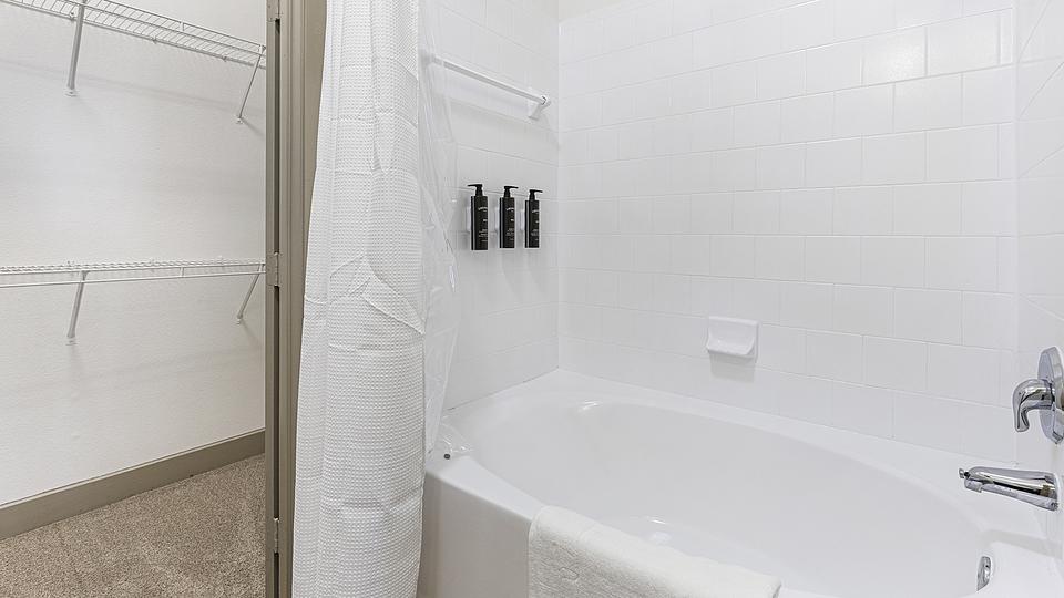 These photos are from another Landing in this building.