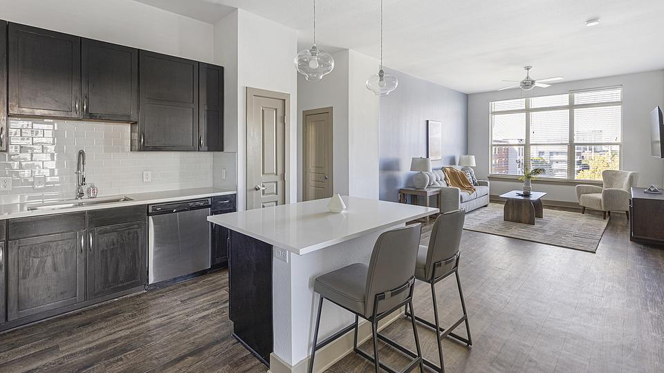 These photos are from another Landing in this building.