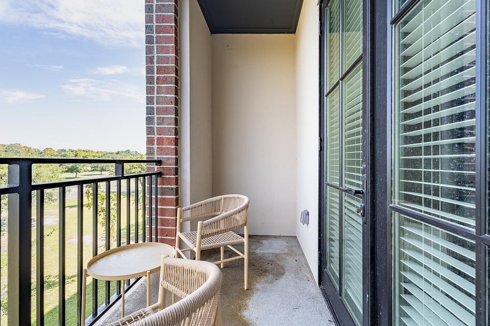 These photos are from another Landing in this building.