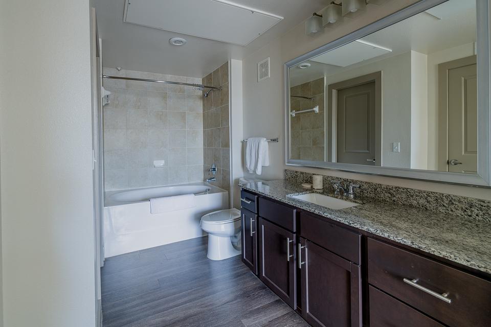 These photos are from another Landing in this building.