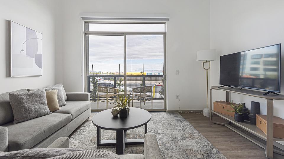 These photos are from another Landing in this building.