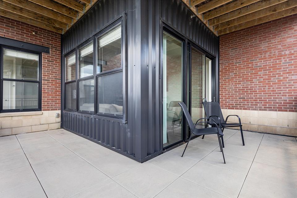 These photos are from another Landing in this building.