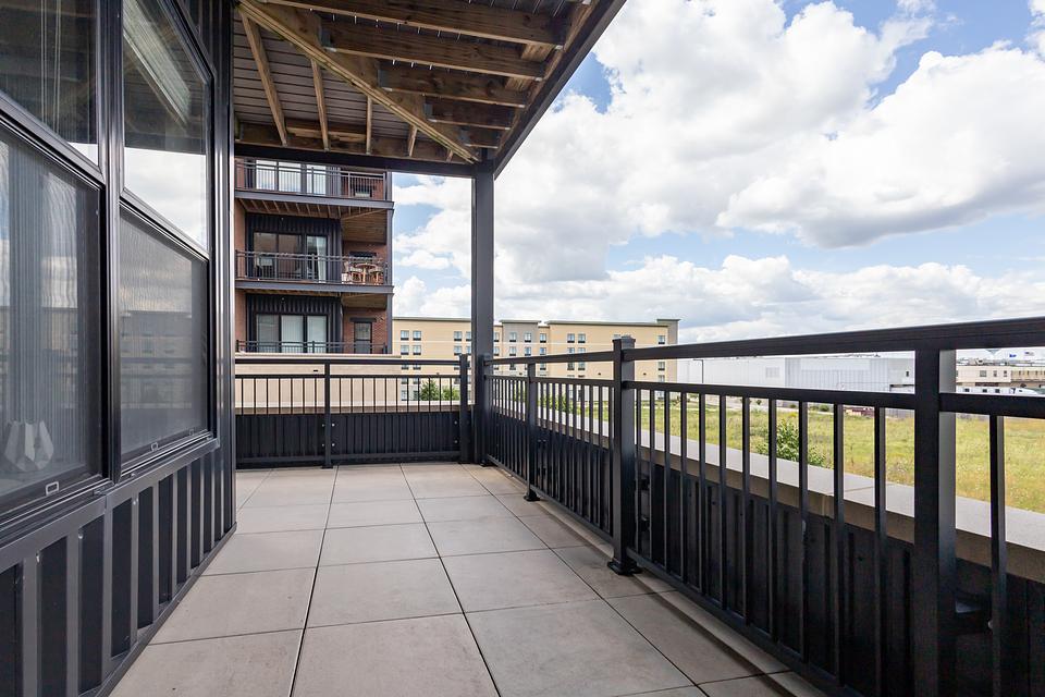 These photos are from another Landing in this building.