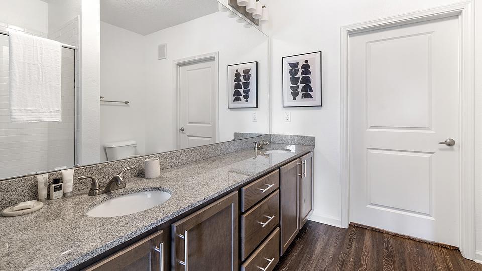 These photos are from another Landing in this building.