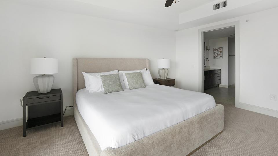 These photos are from another Landing in this building.