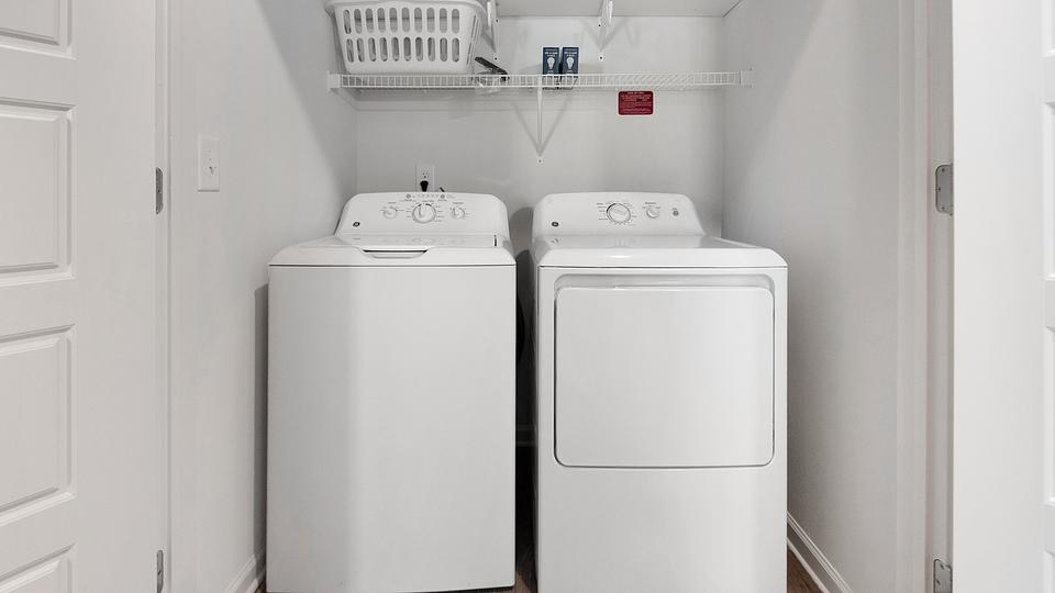 These photos are from another Landing in this building.