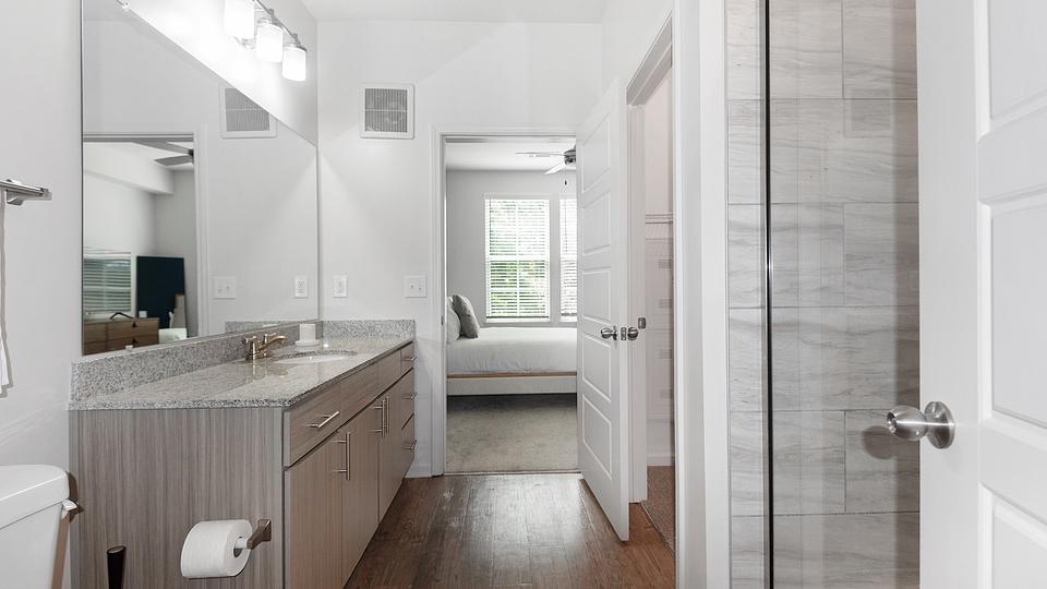 These photos are from another Landing in this building.