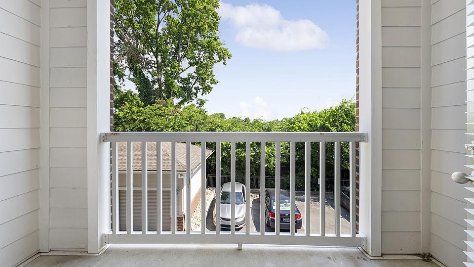 These photos are from another Landing in this building.