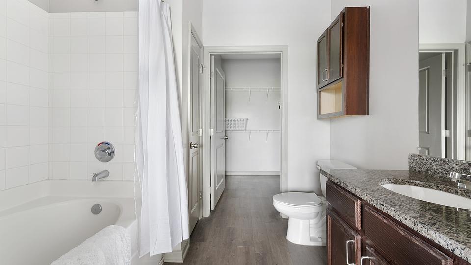 These photos are from another Landing in this building.