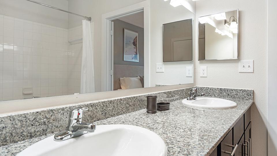 These photos are from another Landing in this building.