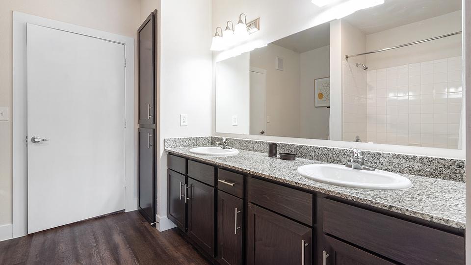 These photos are from another Landing in this building.