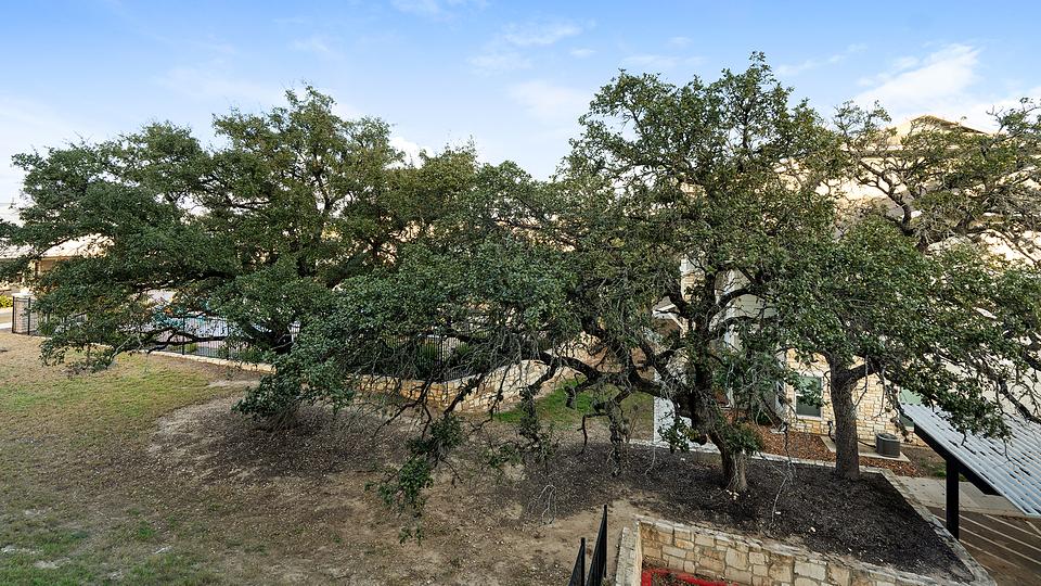 These photos are from another Landing in this building.