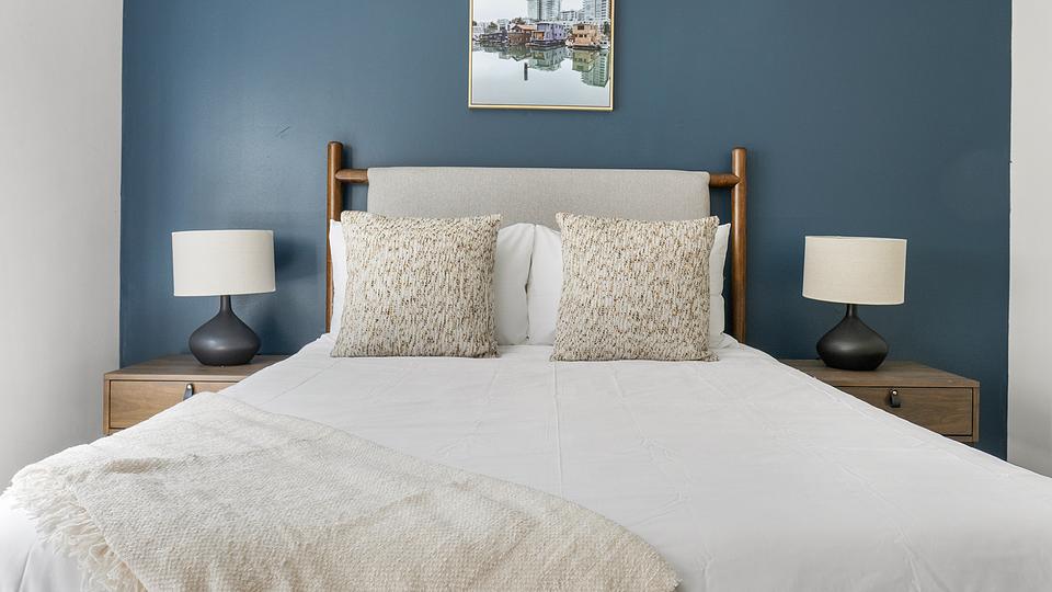 These photos are from another Landing in this building.