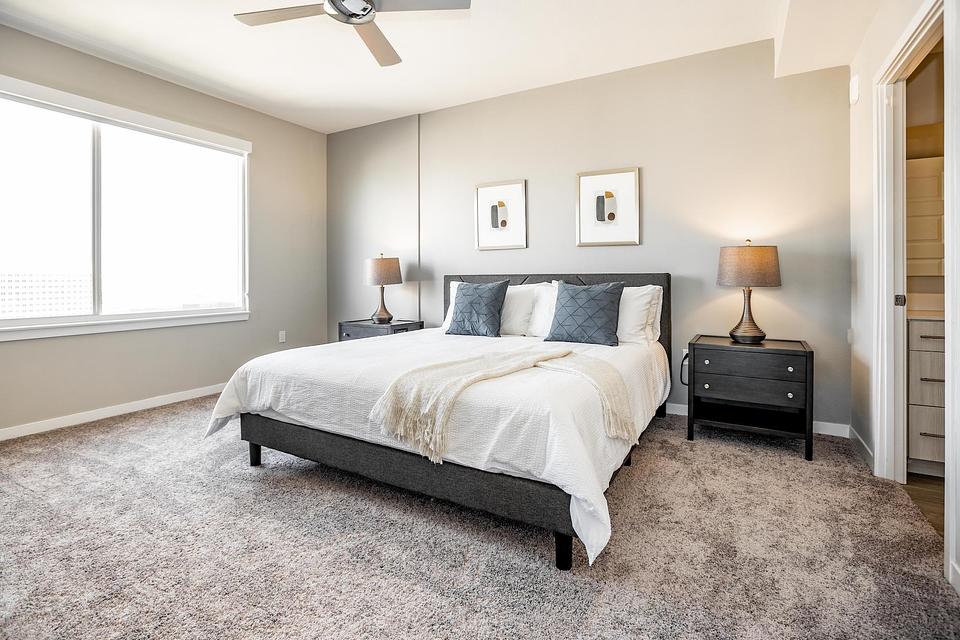 Rent Mondrian on Lake Eola 1411 in Orlando, FL Landing