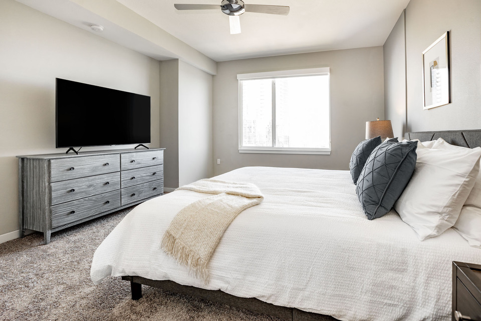 Rent Mondrian on Lake Eola 1411 in Orlando, FL Landing