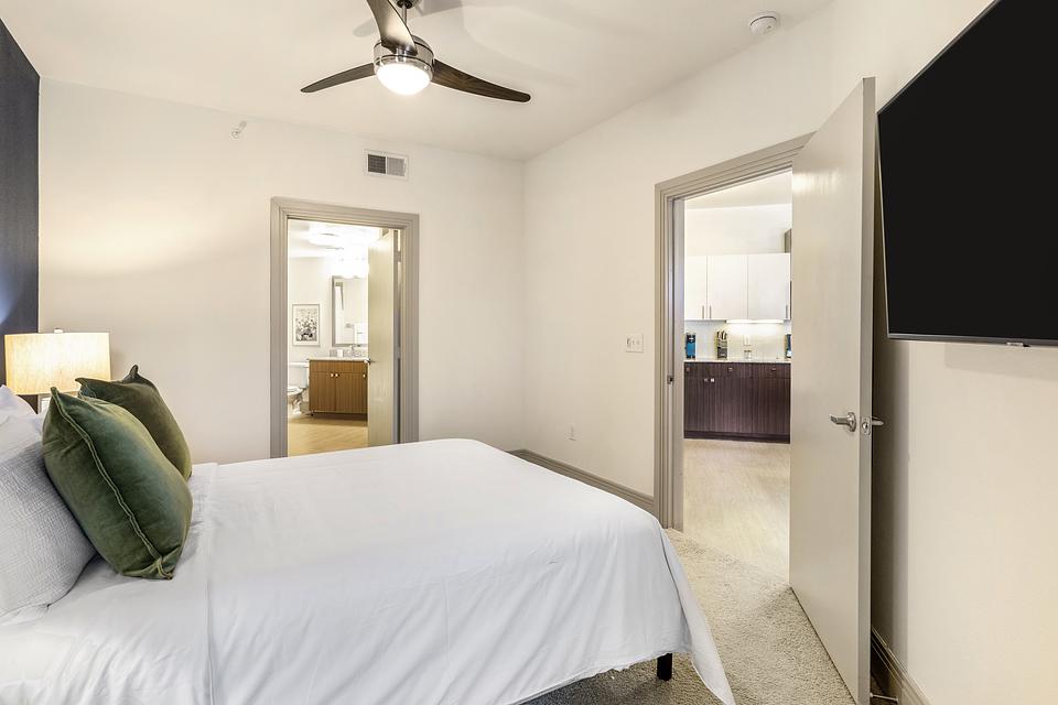 Rent Bell South Lamar 3025 in Austin, TX Landing
