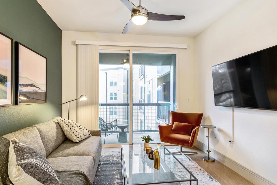 Rent Bell South Lamar 3025 in Austin, TX Landing