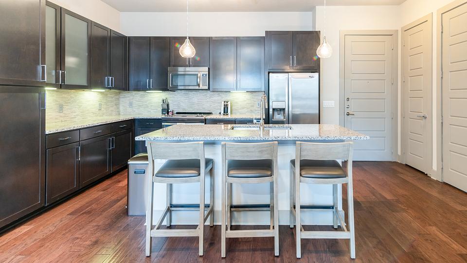 Rent Lyra on McKinney 531 in Dallas, TX Landing