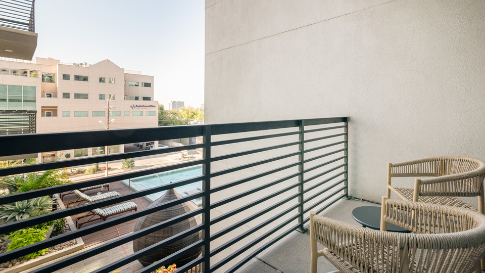 Rent Lyra on McKinney 531 in Dallas, TX Landing