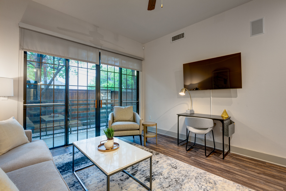 Rent Bellrock Arts 1106 in Dallas, TX Landing