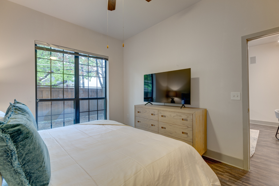 Rent Bellrock Arts 1106 in Dallas, TX Landing