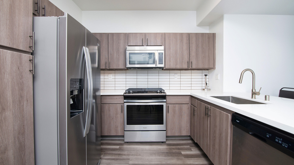 Rent Griffis Pine Avenue P310 in Long Beach, CA Landing