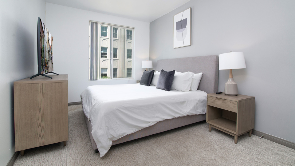 Rent Griffis Pine Avenue P310 in Long Beach, CA Landing