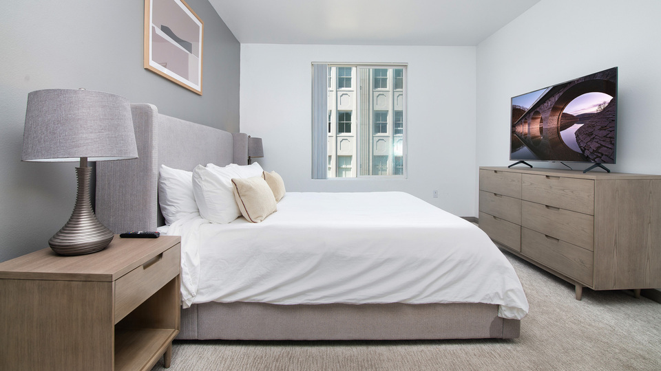 Rent Griffis Pine Avenue P310 in Long Beach, CA Landing